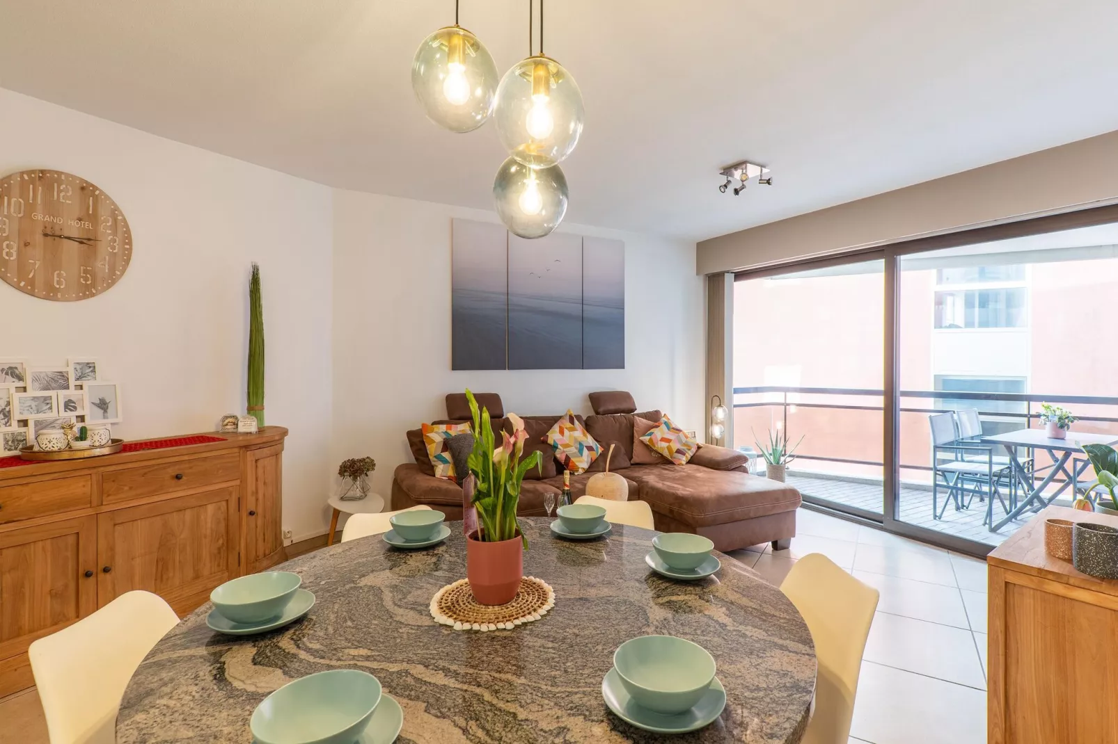 Central Place-Dining room