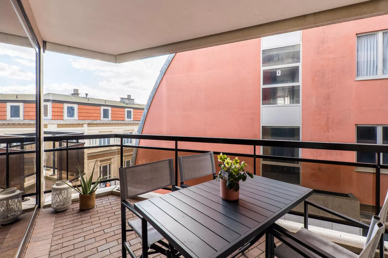 Central Place-Terrace balcony