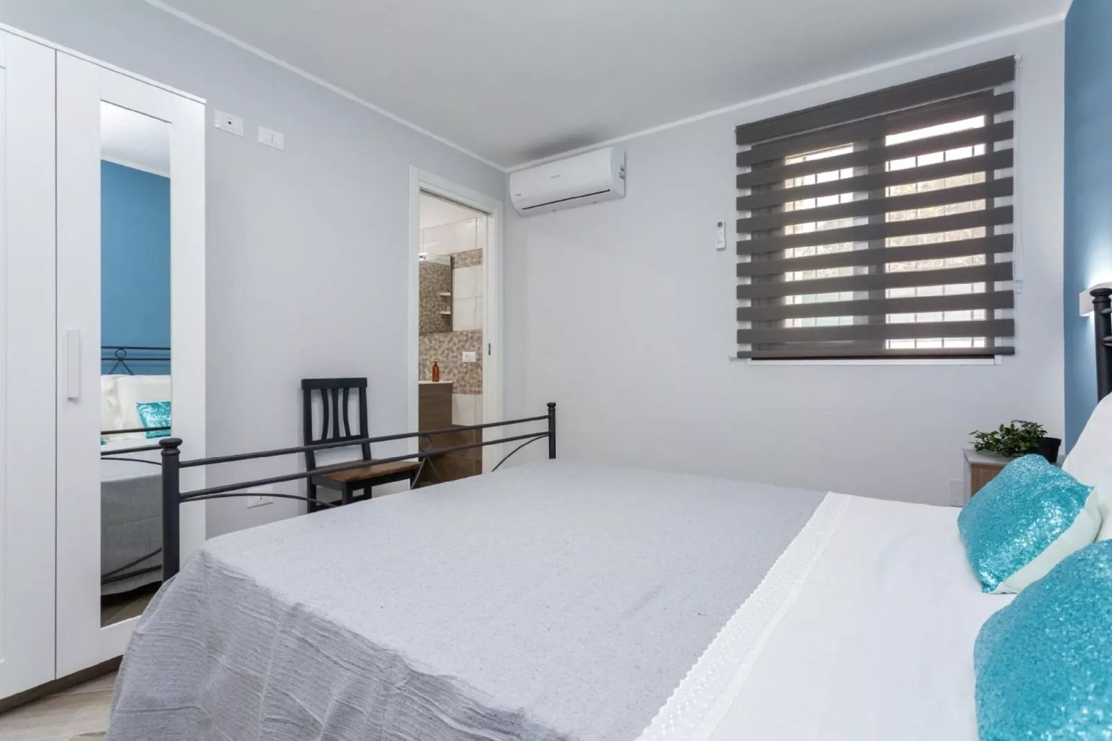 Elena Sei-Bedroom