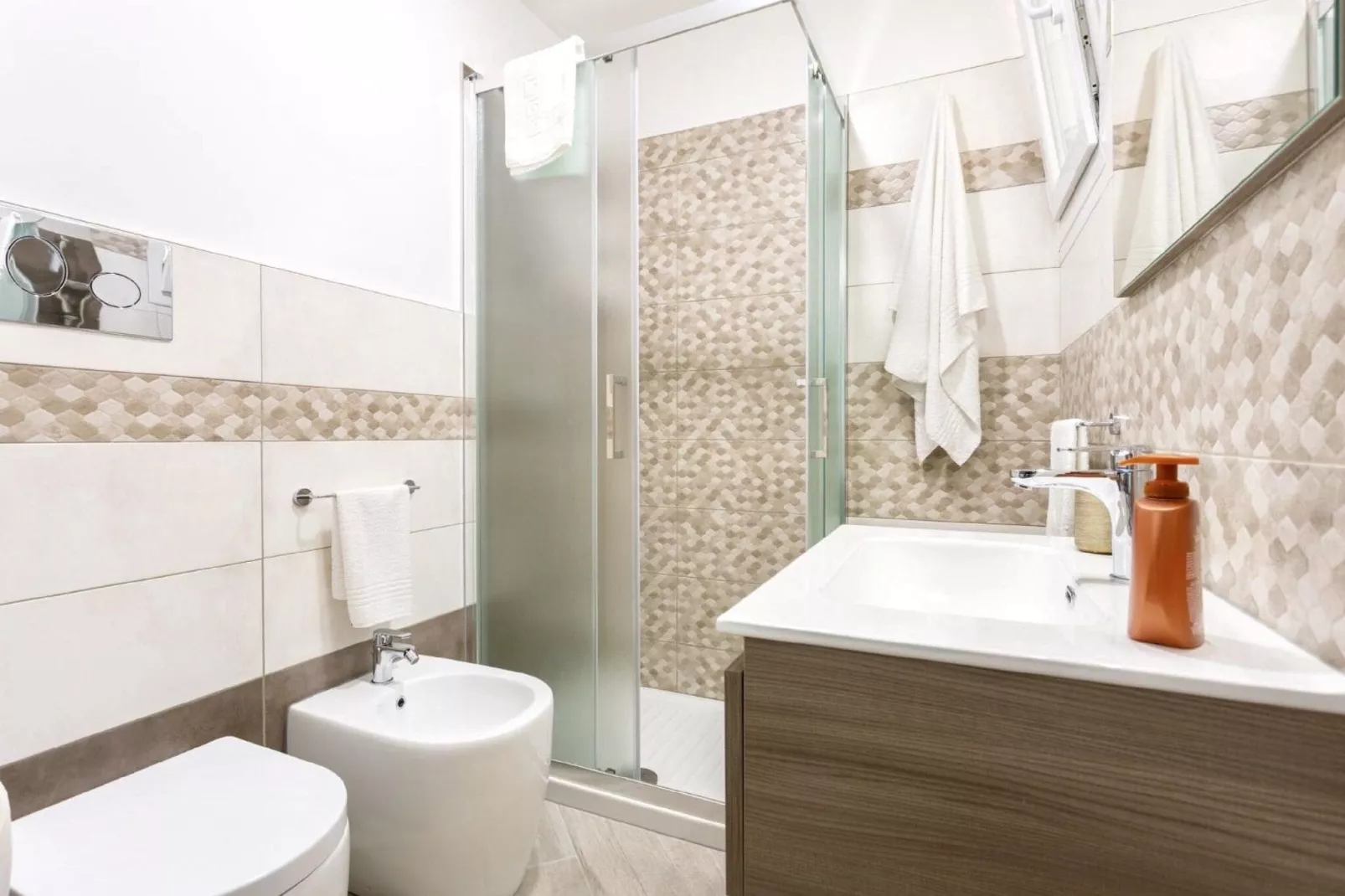 Elena Sei-Bathroom