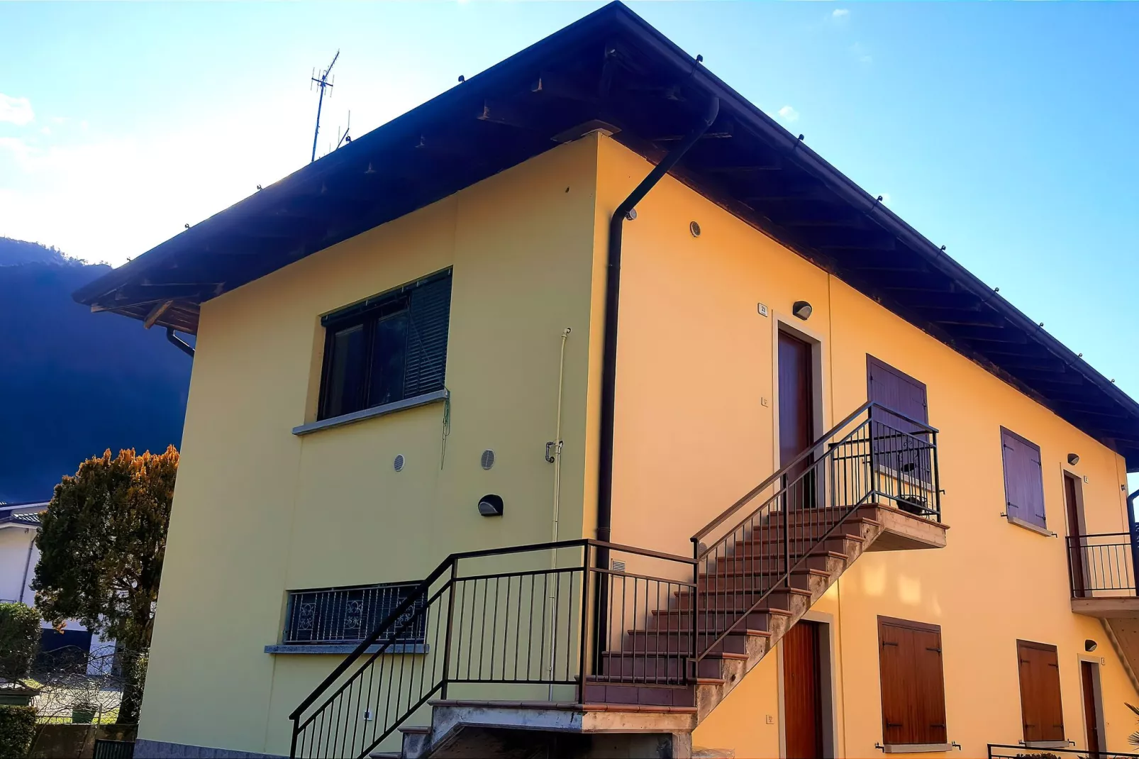 Alex Home 2-Exterior summer