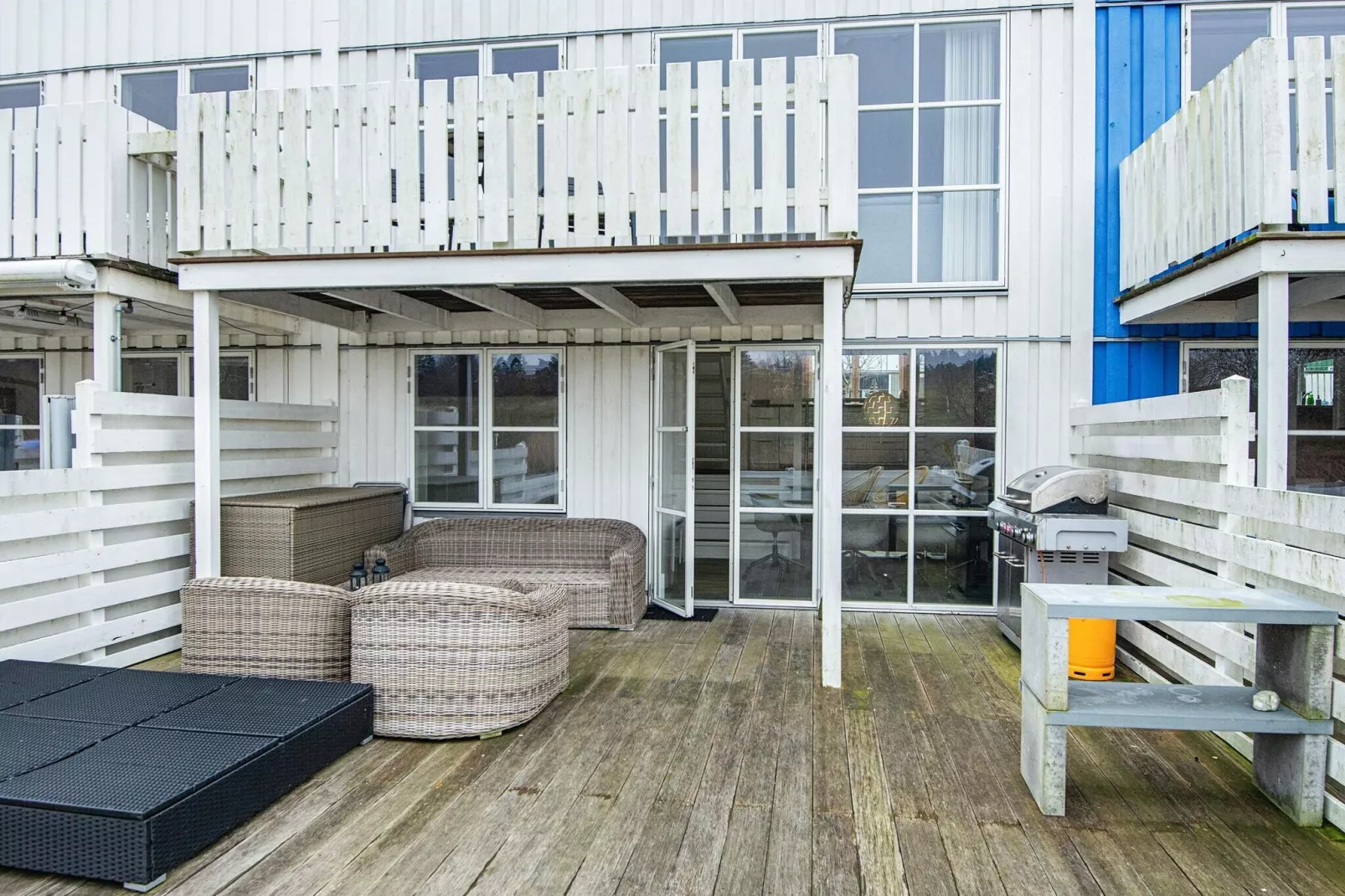 4 room,2 levels-View