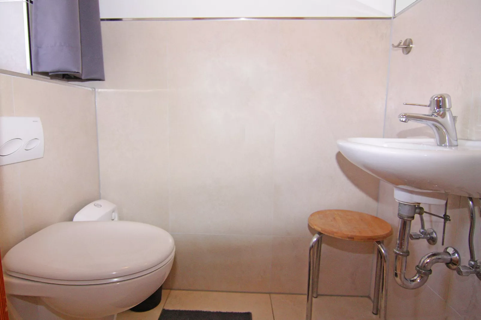 Steert 2-Bathroom