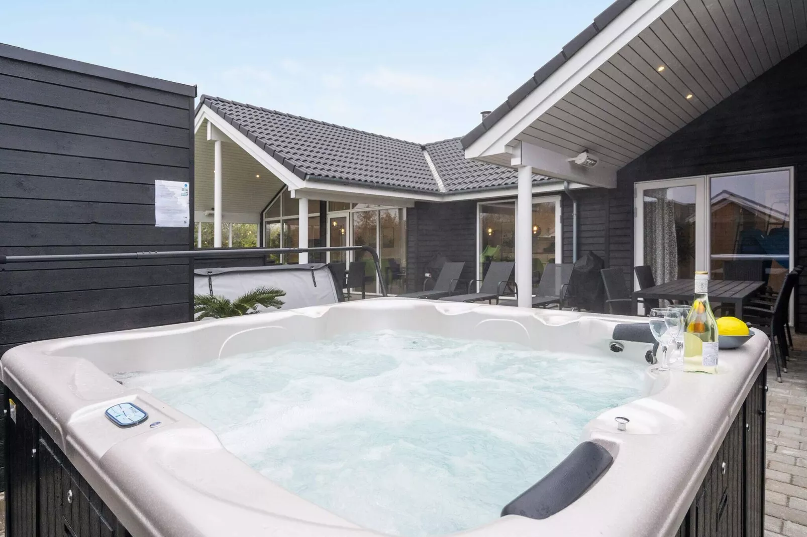 18 Personen Ferienhaus in Ålbæk-Wellnessbereich