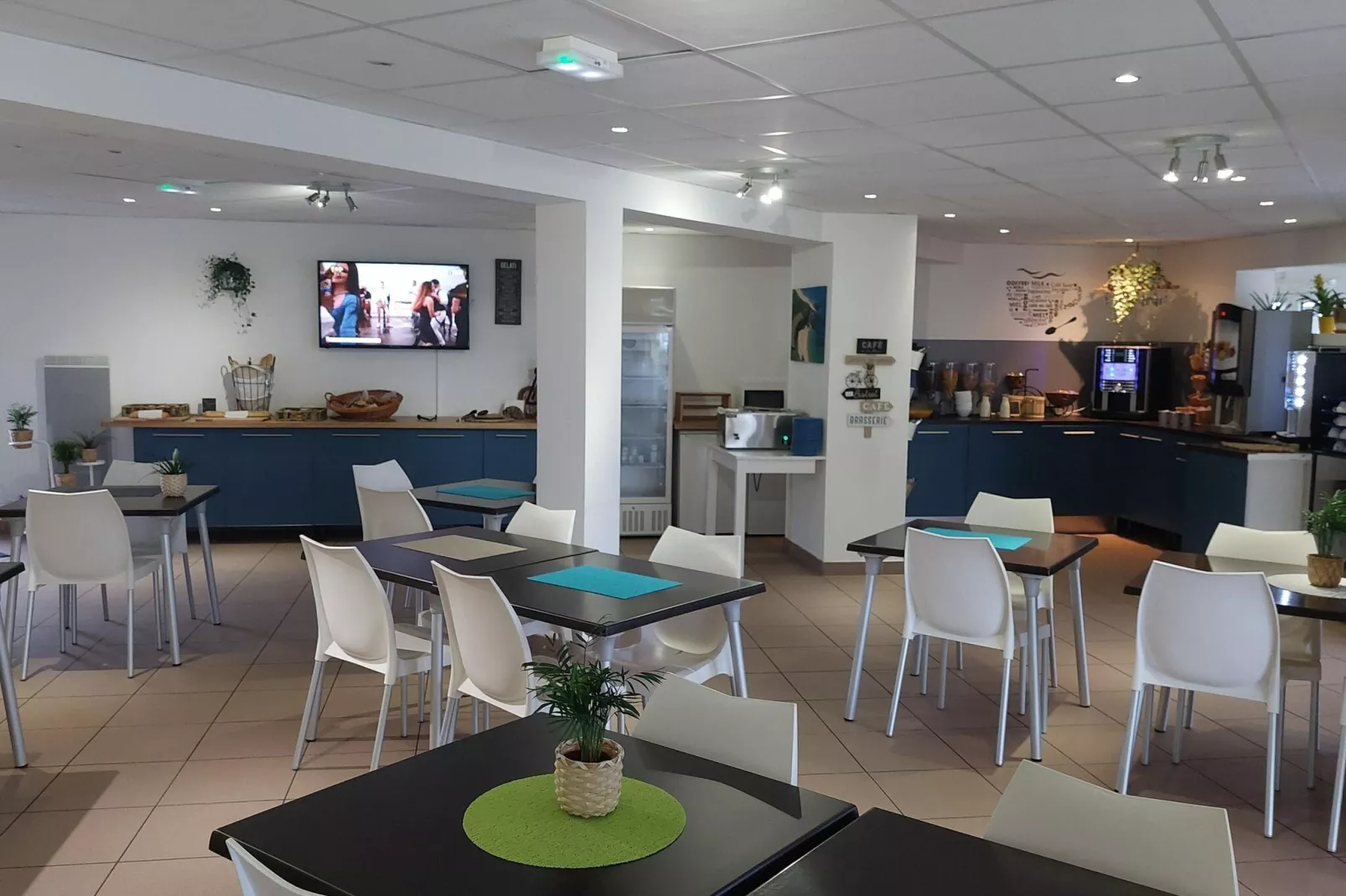 Residence Les Isles de Sola Grandcamp // T2 BALCON / 2 pcs 30 à 50 m2 T2 AVEC balcon ou terrasse-Park facilities