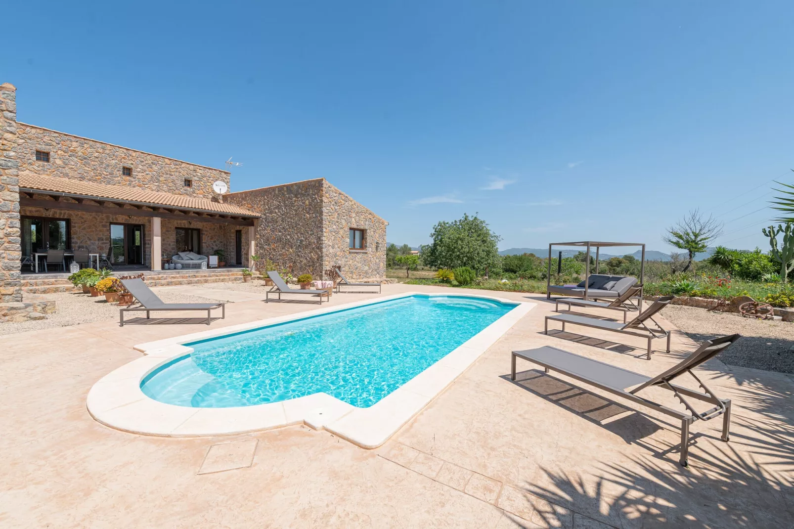 Bellpuig-Exterior summer