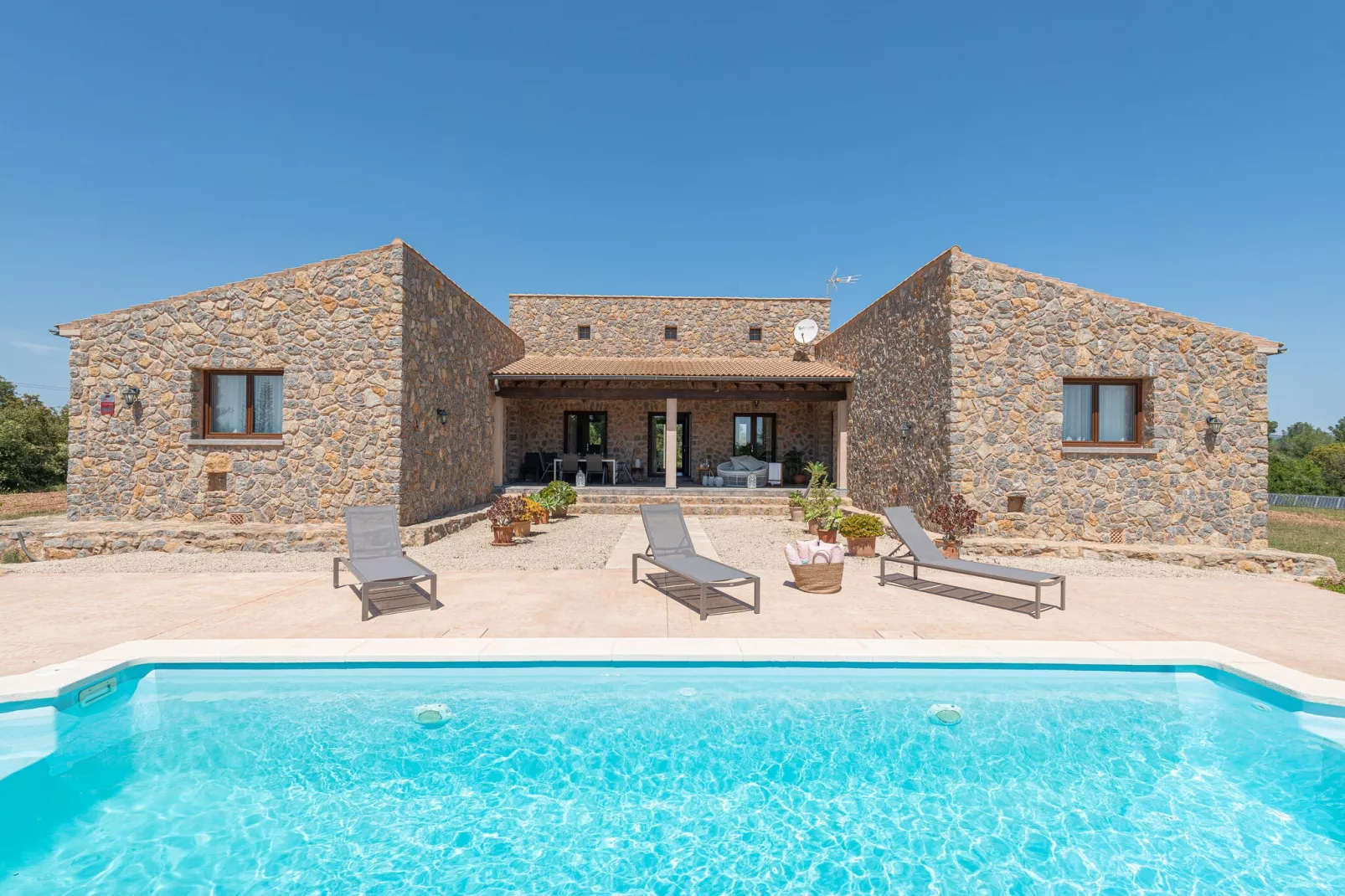Bellpuig-Exterior summer