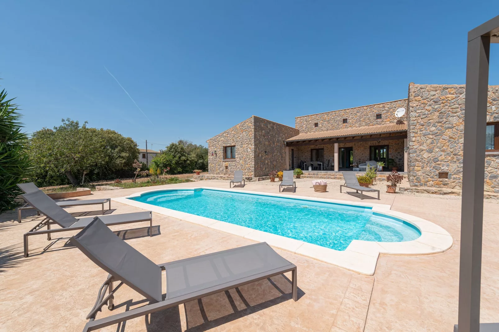 Bellpuig-Exterior summer