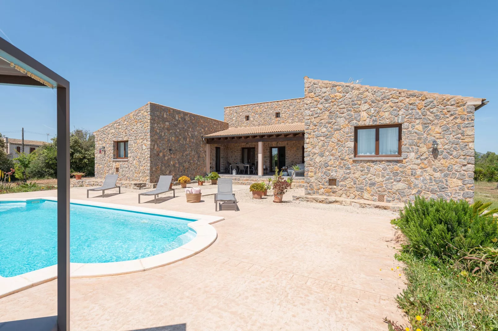 Bellpuig-Exterior summer