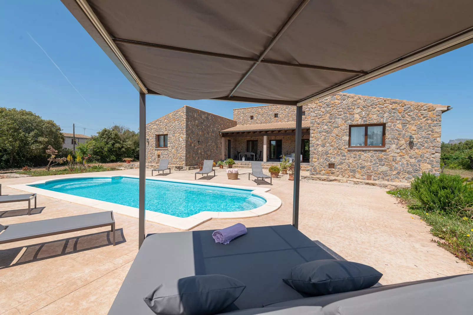 Bellpuig-Exterior summer