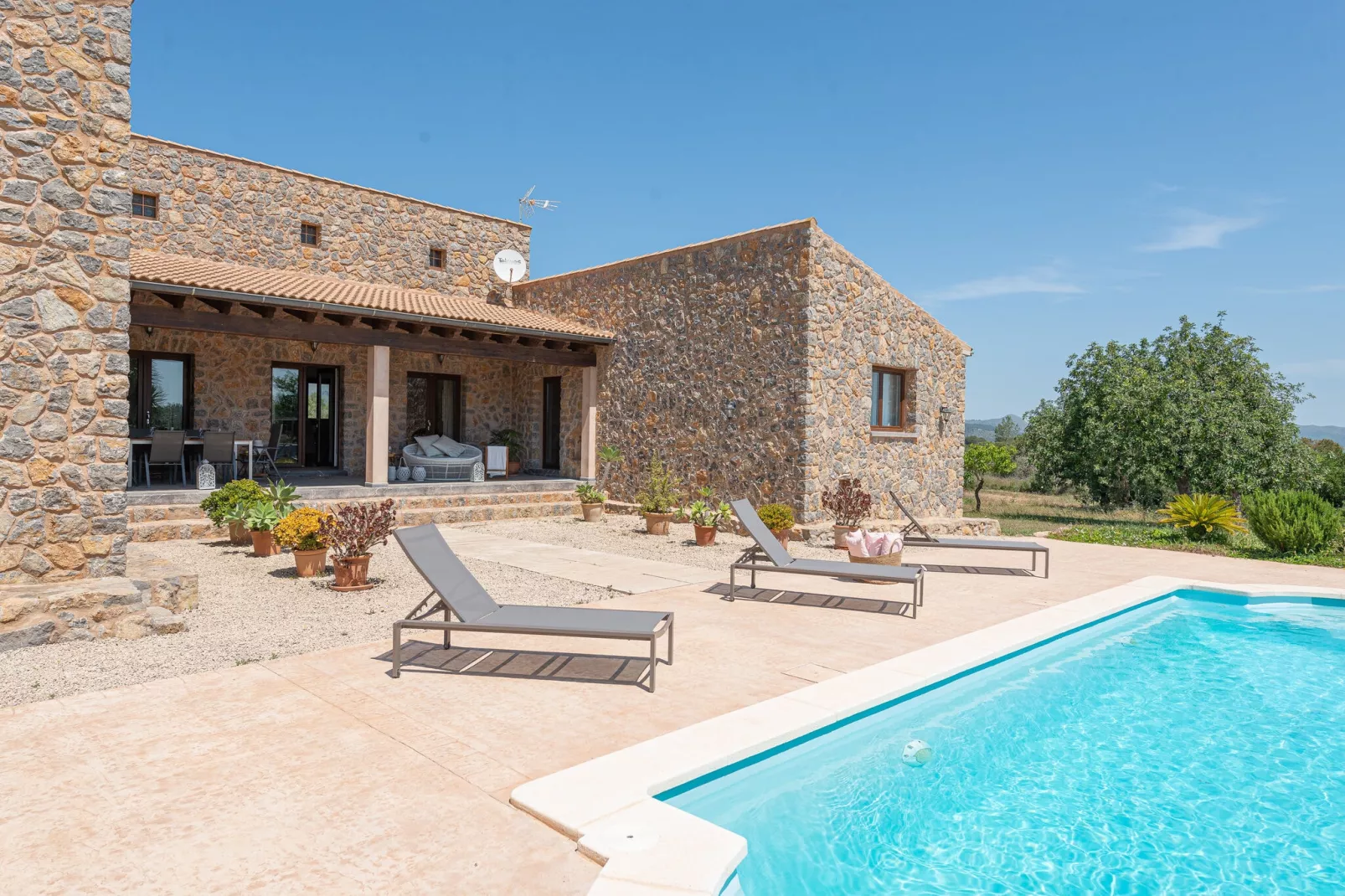 Bellpuig-Exterior summer