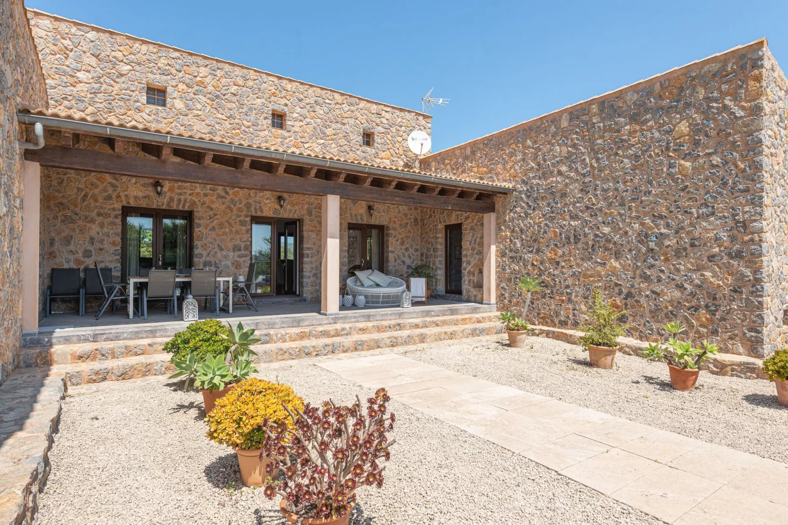 Bellpuig-Exterior summer