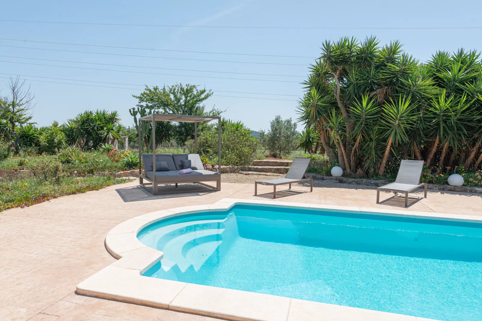 Bellpuig-Exterior summer