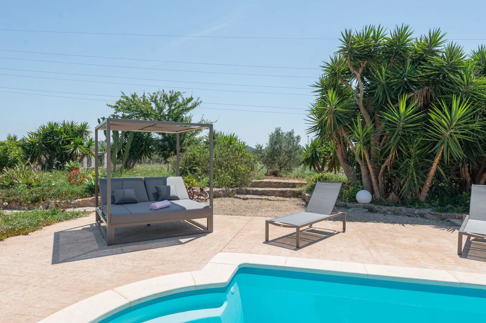 Bellpuig-Exterior summer