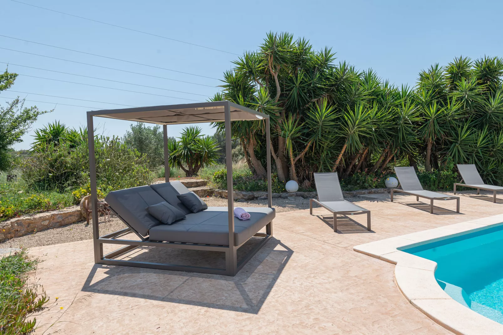 Bellpuig-Exterior summer