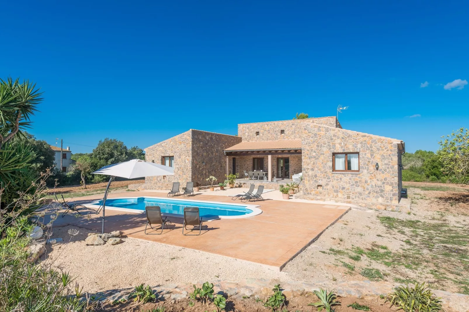 Bellpuig-Exterior summer