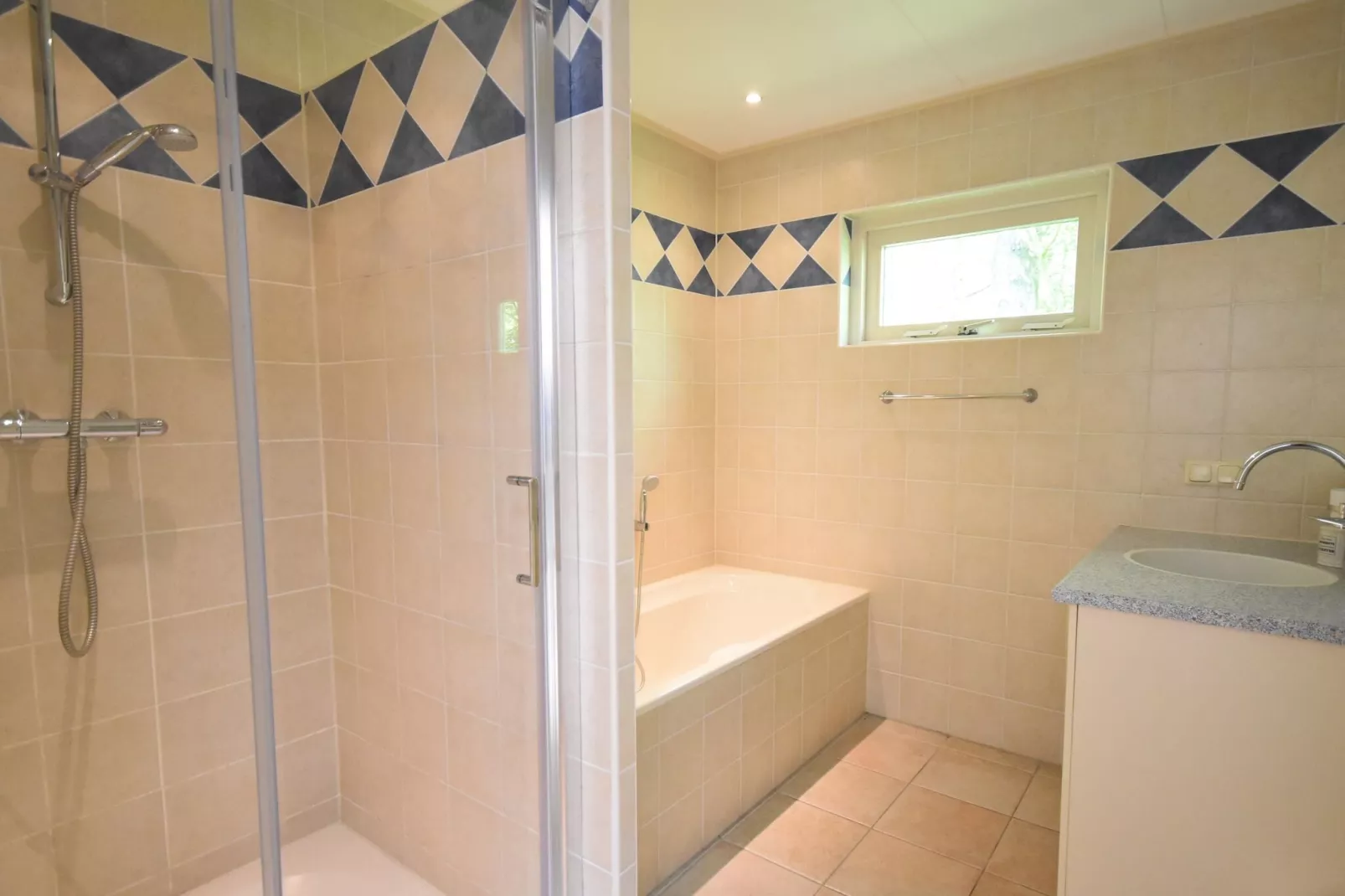 Bungalowpark Campanula 4-Bathroom