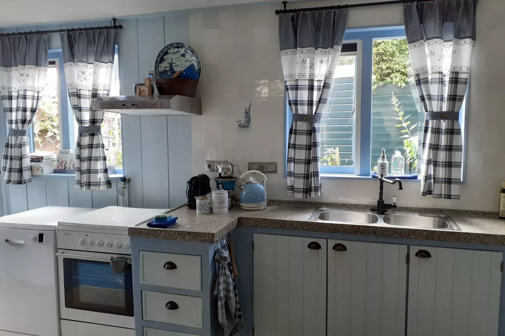 Edammer Vissershuisje-Kitchen