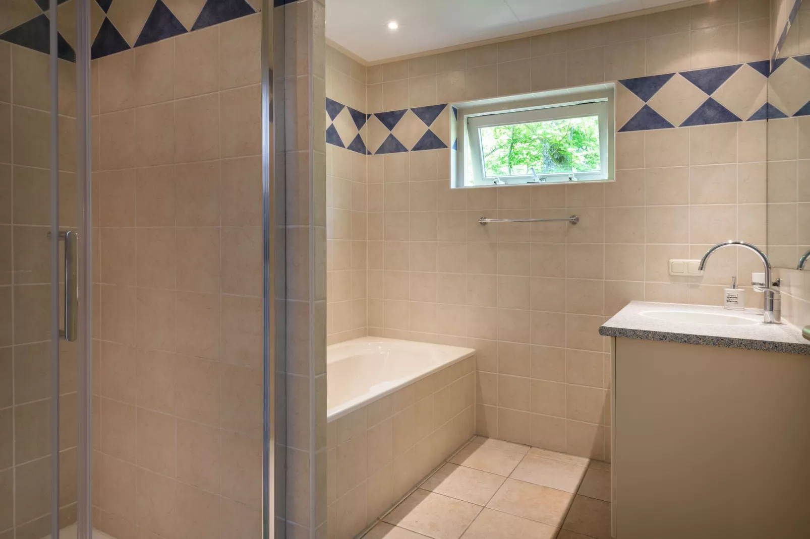 Bungalowpark Campanula 7-Bathroom