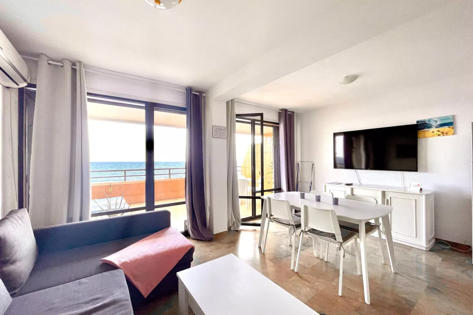El Balandro-Living room