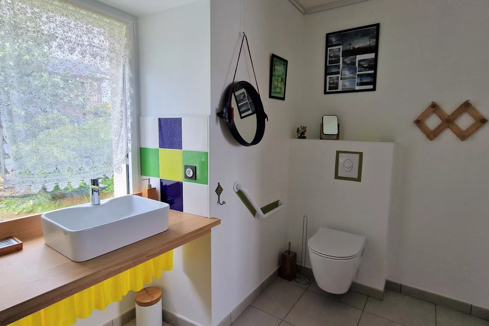 Between land and sea holiday home in the hinterland of the bay of Morlaix-Bathroom