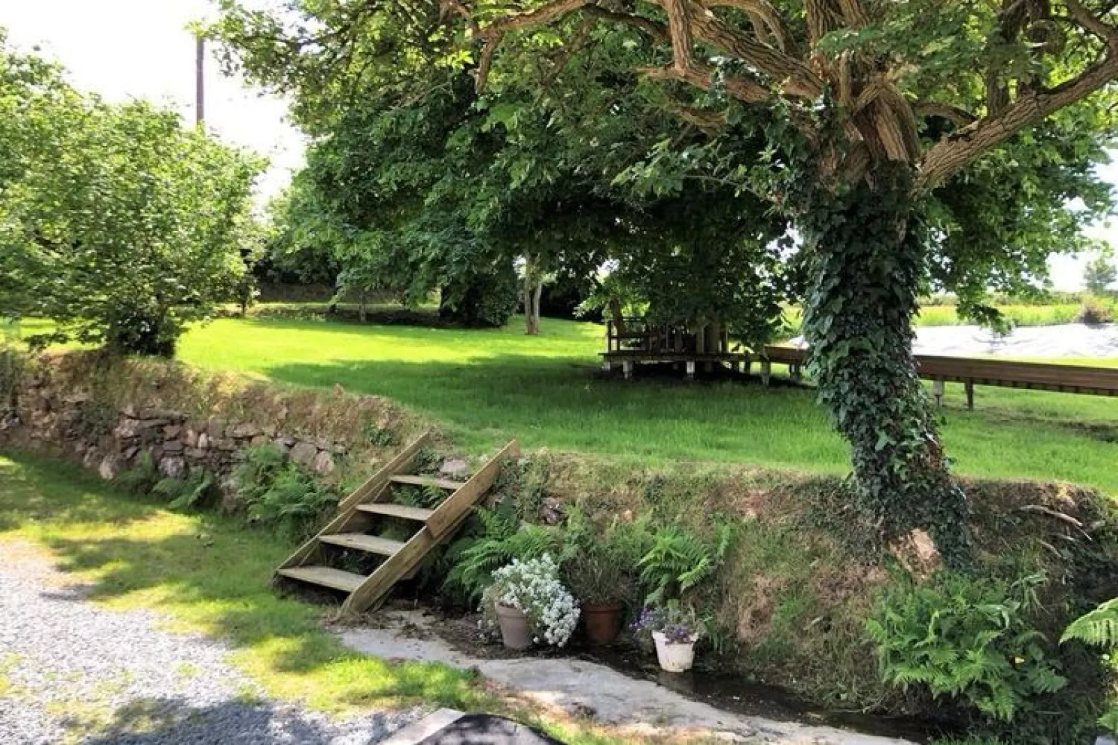 Between land and sea holiday home in the hinterland of the bay of Morlaix-Gardens summer