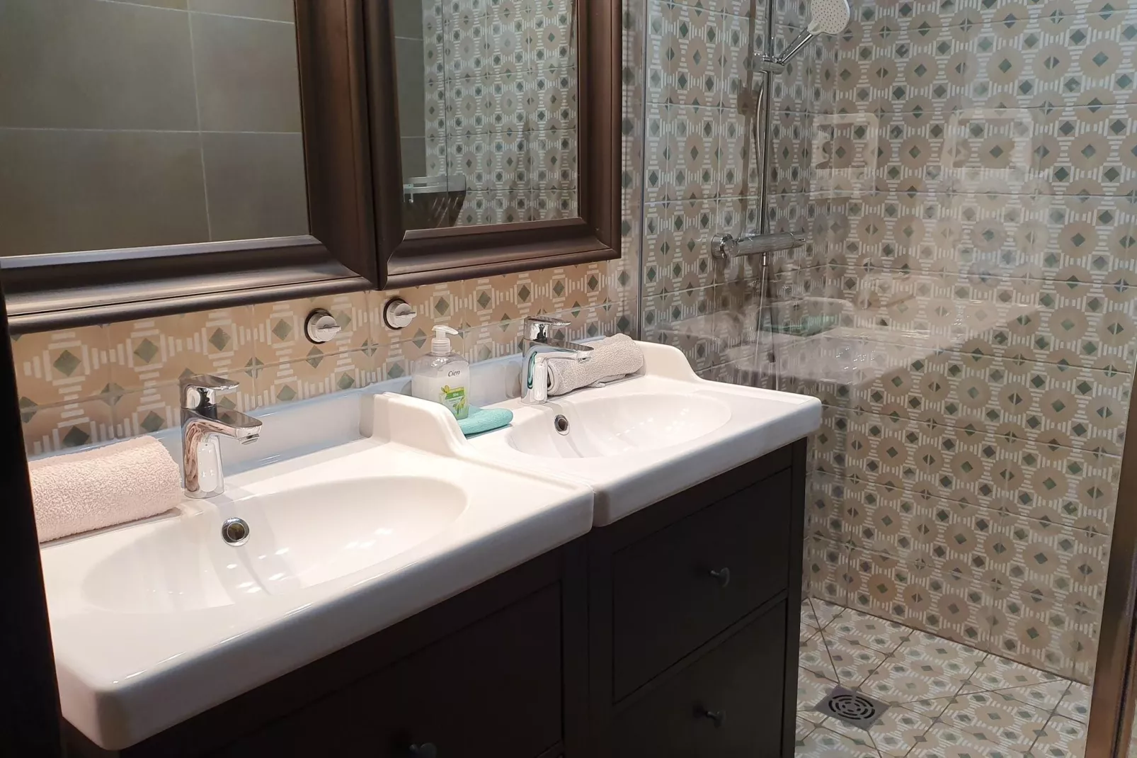 VILLA JEN'UKA-Bathroom