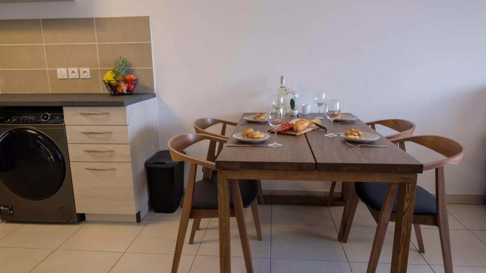 Maison Kiwi-Dining room