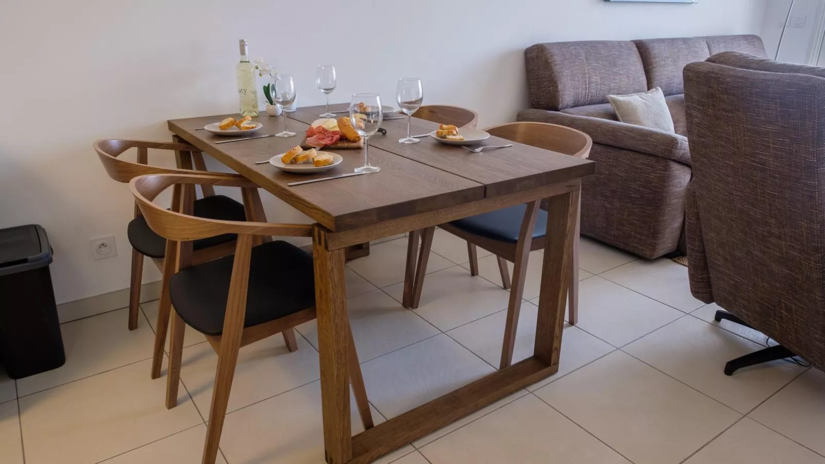 Maison Kiwi-Dining room