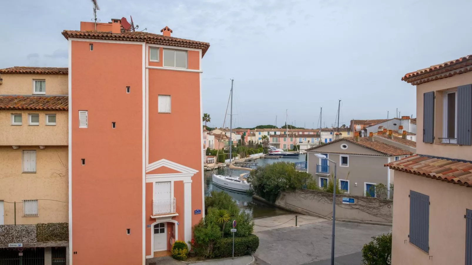 Maison Kiwi-View summer