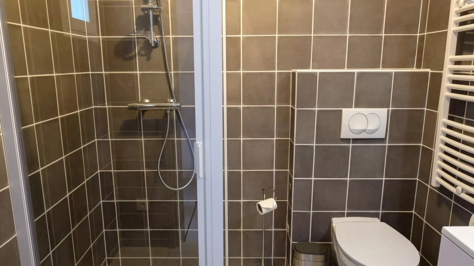 Maison Kiwi-Bathroom