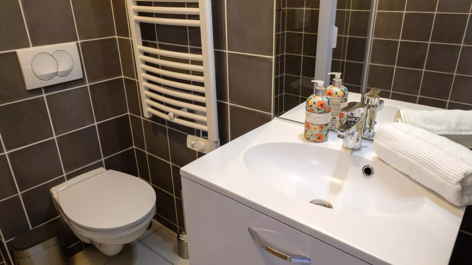 Maison Kiwi-Bathroom