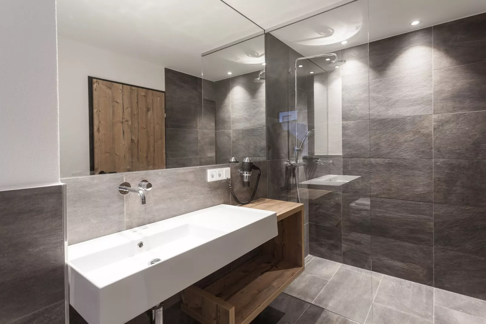 Luxurious Montafon Chalet S 2-Bathroom