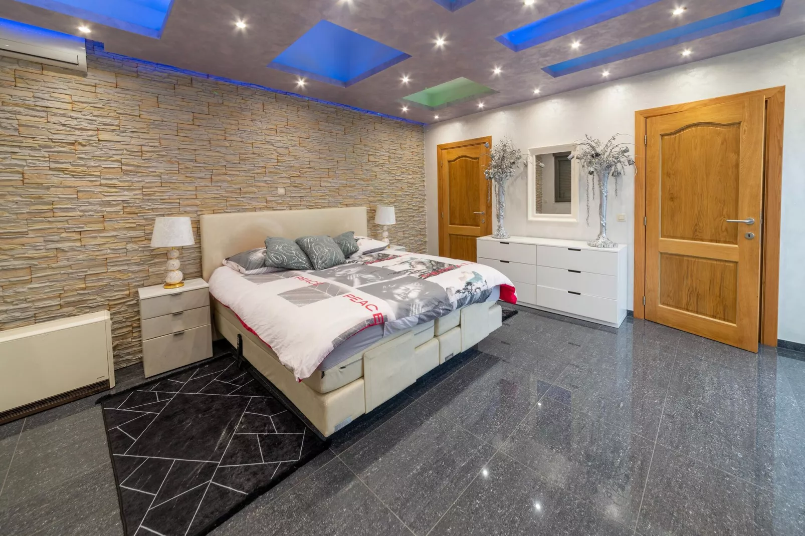 Magnifique maison de vacances pour 10 adultes avec pscine intérieure  Sauna Bains à remous et  Hamam-Chambre