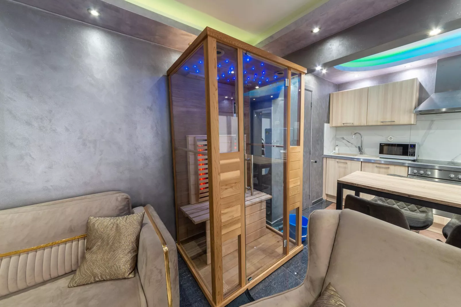 Magnifique maison de vacances pour 10 adultes avec pscine intérieure  Sauna Bains à remous et  Hamam-Salon