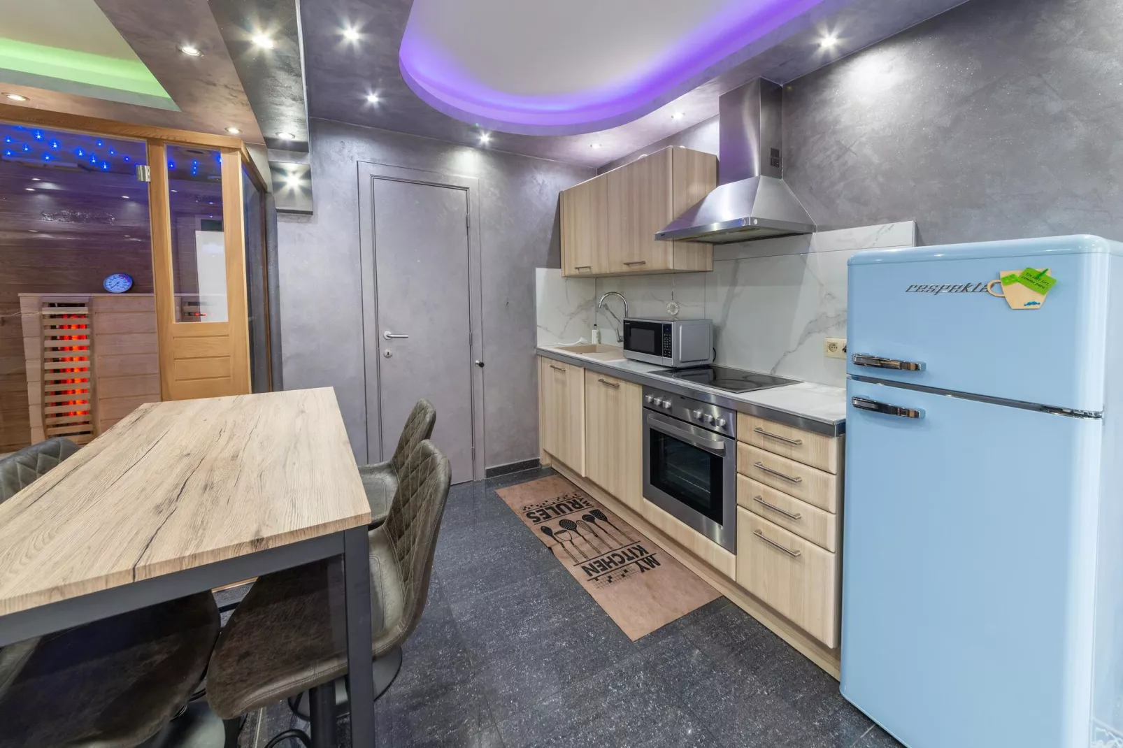 Magnifique maison de vacances pour 10 adultes avec pscine intérieure  Sauna Bains à remous et  Hamam-Cuisine