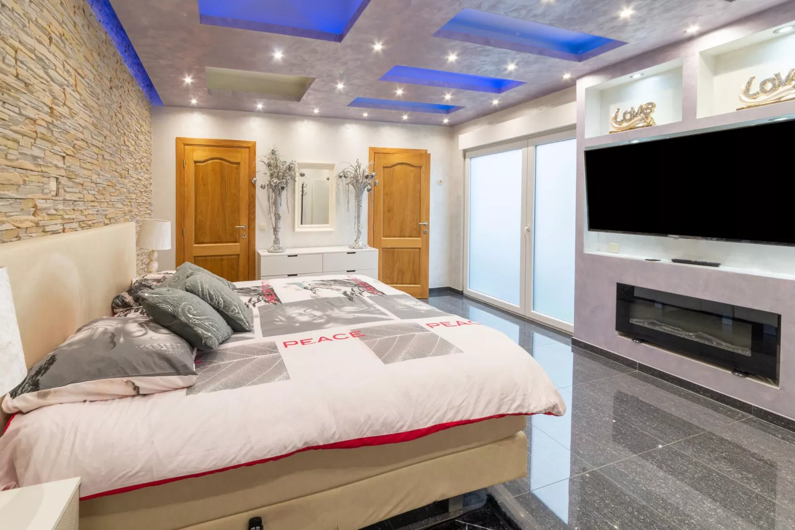 Magnifique maison de vacances pour 10 adultes avec pscine intérieure  Sauna Bains à remous et  Hamam