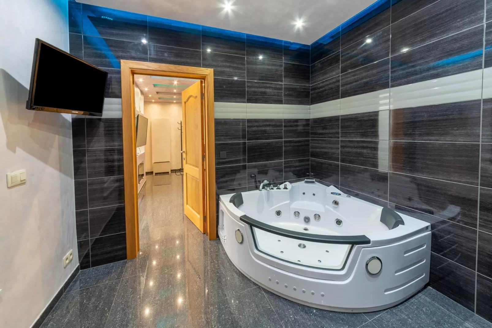Magnifique maison de vacances pour 10 adultes avec pscine intérieure  Sauna Bains à remous et  Hamam-Bien-être