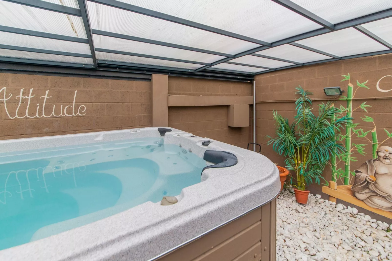 Magnifique maison de vacances pour 10 adultes avec pscine intérieure  Sauna Bains à remous et  Hamam-Bien-être