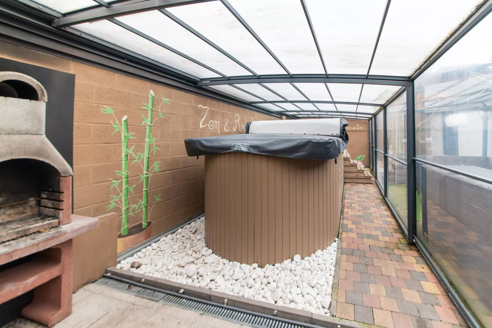 Magnifique maison de vacances pour 10 adultes avec pscine intérieure  Sauna Bains à remous et  Hamam-Bien-être