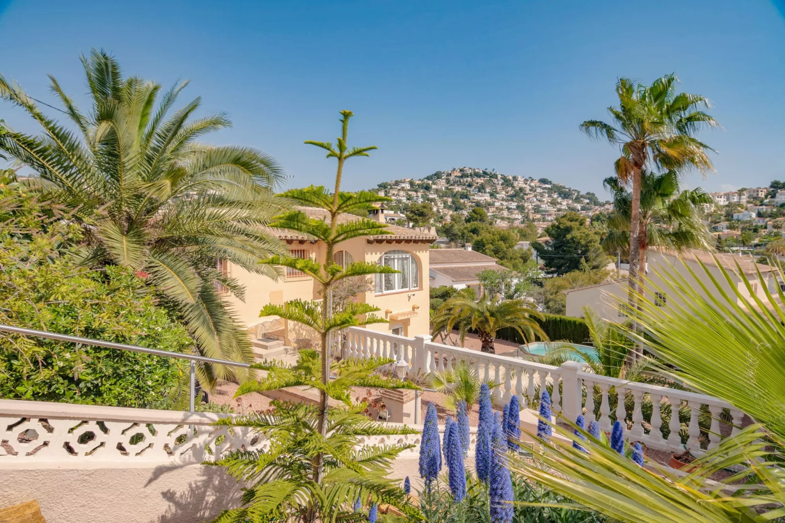 Casa L'órquidia-View summer