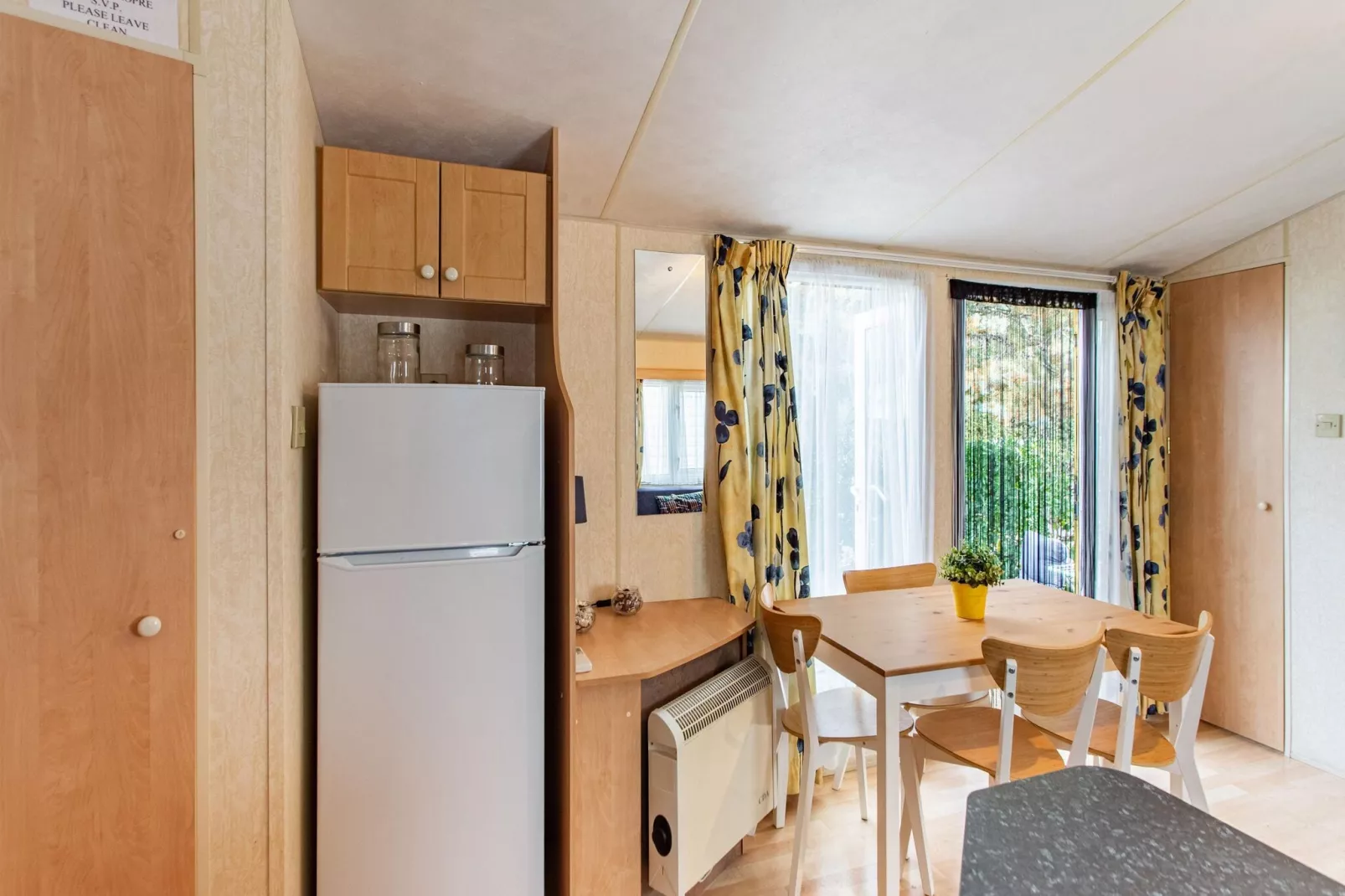 Mobilhome Valrose-Dining room