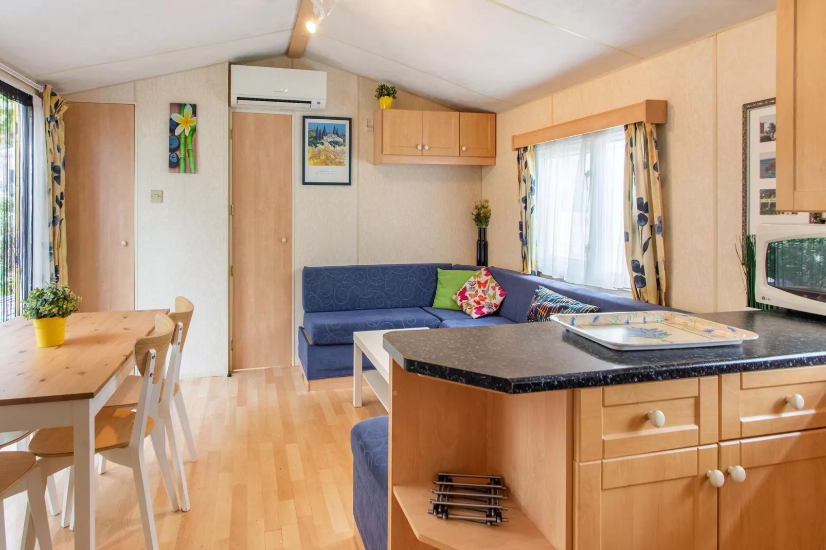 Mobilhome Valrose-Dining room