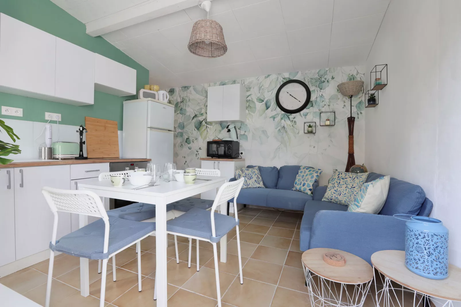 COMBO AVEC PISCINE-Dining room