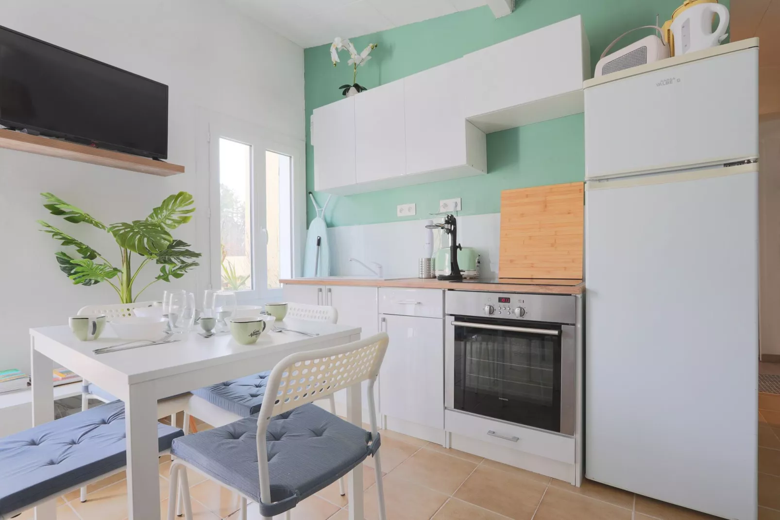 COMBO AVEC PISCINE-Kitchen