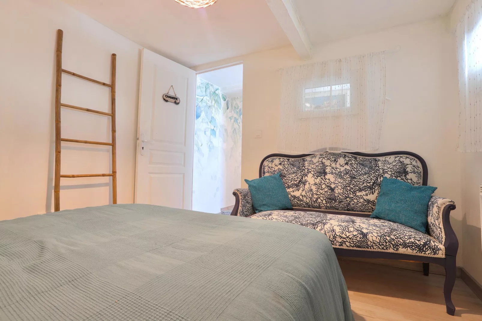 COMBO AVEC PISCINE-Bedroom