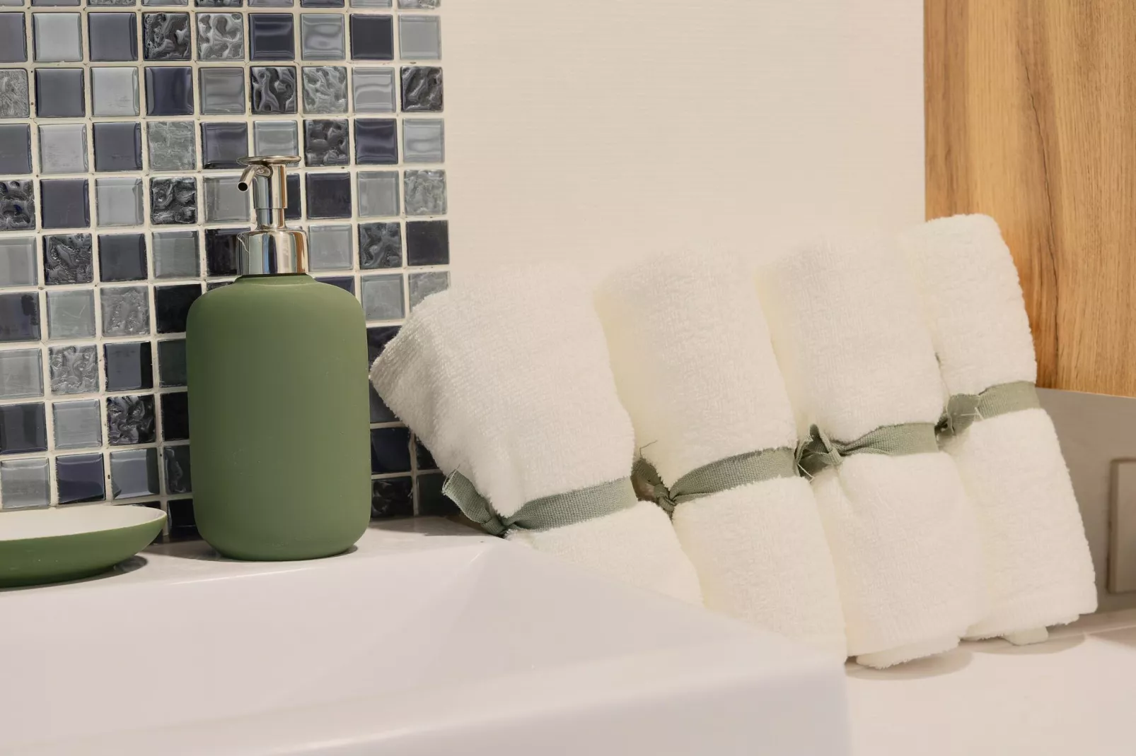 COMBO AVEC PISCINE-Bathroom