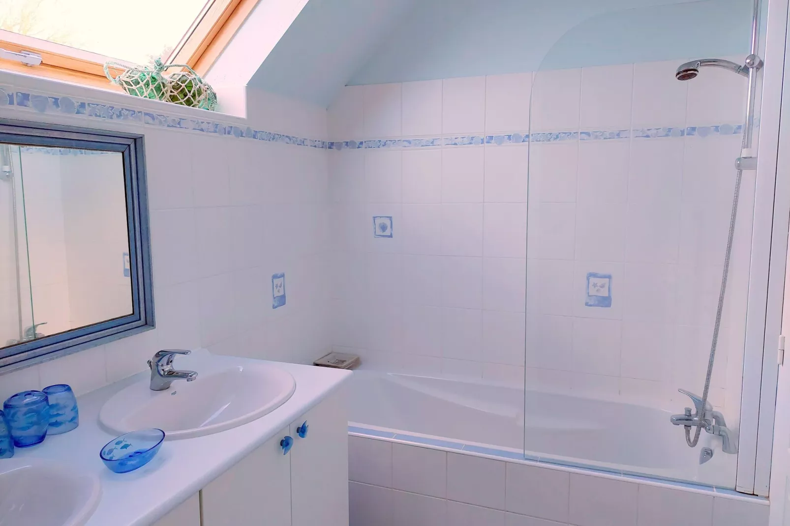 Steinhaus in unmitelbarer Meernähe Lannilis-Bathroom