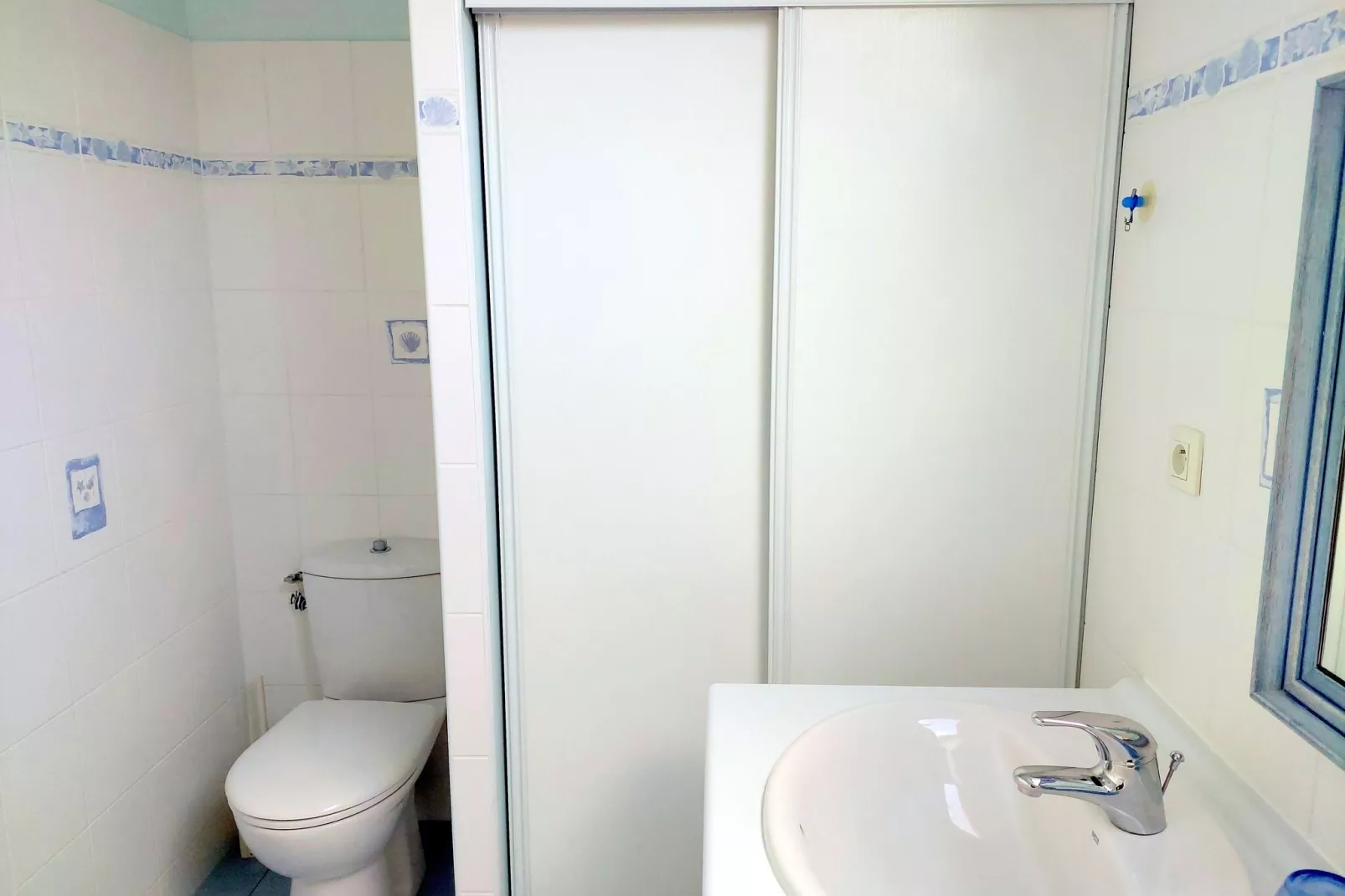 Steinhaus in unmitelbarer Meernähe Lannilis-Bathroom