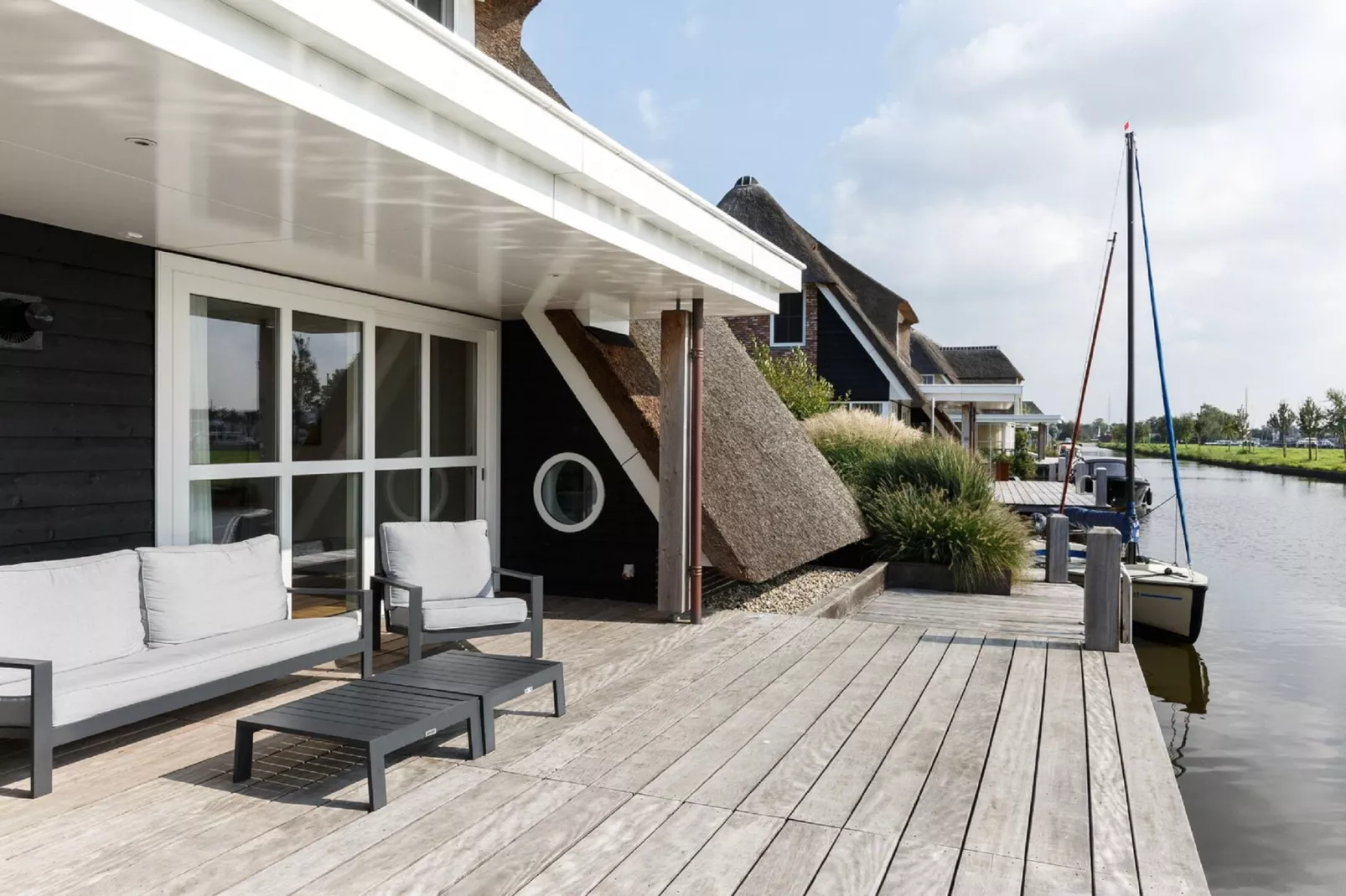 Friese Meren Villa's 22-Terrace balcony